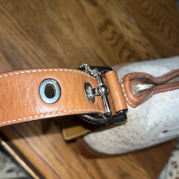 COACH White Sand Mn Signature E/W Sft Duffle 10945 Orig $268 - Picture 4 of 16